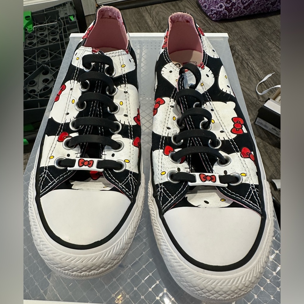 NEW - Hello Kitty LT Converse